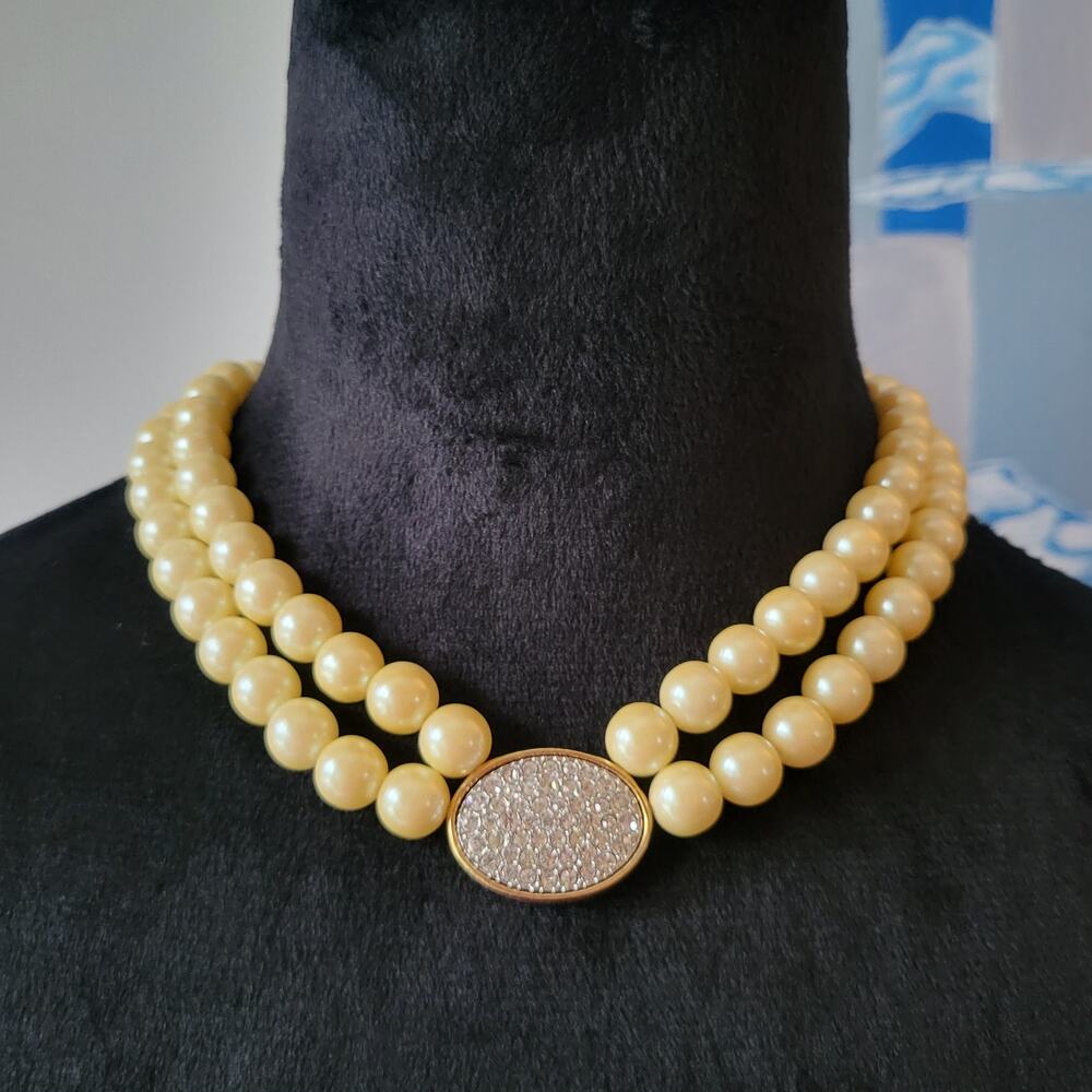 Avon 2005 Pearl Necklace & Earring Gift Set (President’s Recognition, DHM)